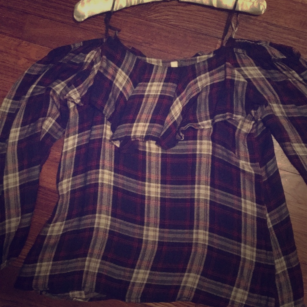 Perfect for the holidays! Beautiful Plaid Blouse!